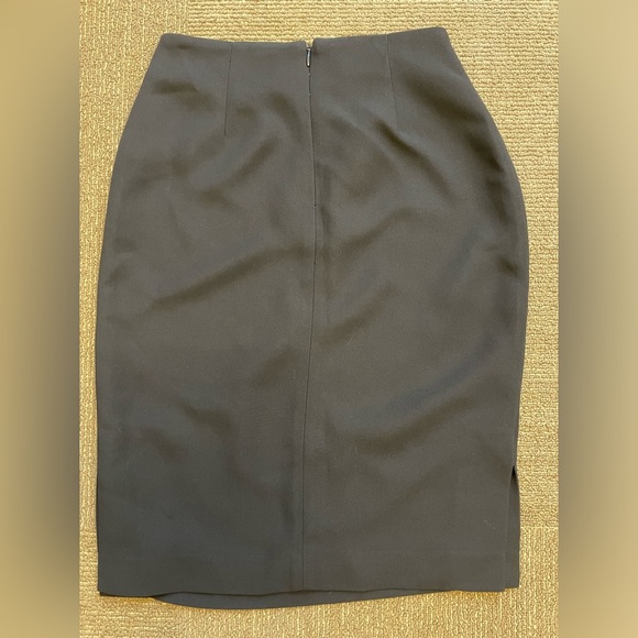 Carriere Black knee length lined side slit work to dinner skirt women’s size XS - Picture 3 of 5